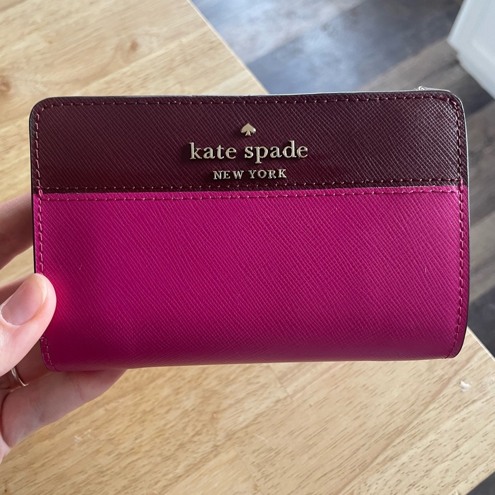 NWT KATE SPADE M BIFOLD WALLET